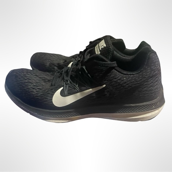 Nike Zoom Winflo 5 Women’s Size 6 US Running Sneakers Black And White AA7406-006 - Picture 1 of 5